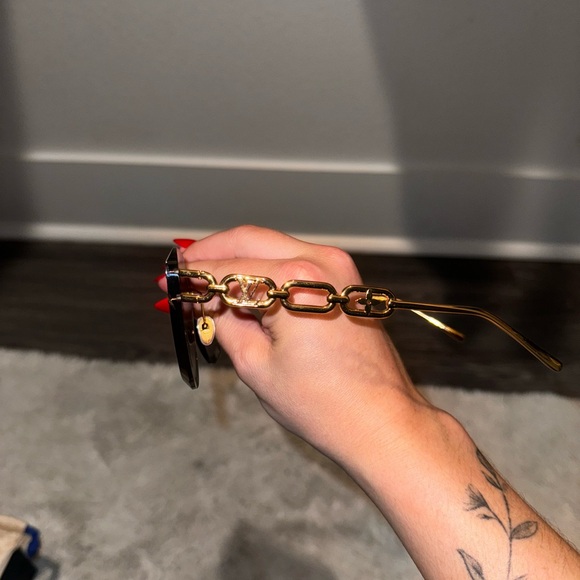 Louis Vuitton Jewel Cat Eye Sunglasses - Picture 5 of 6